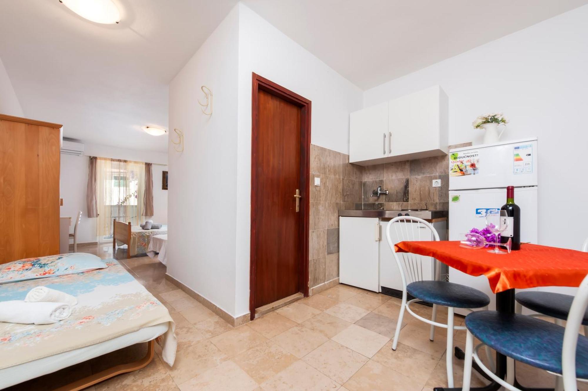 Luna Tsuki Seven Aparthotel Rovinj Exterior photo