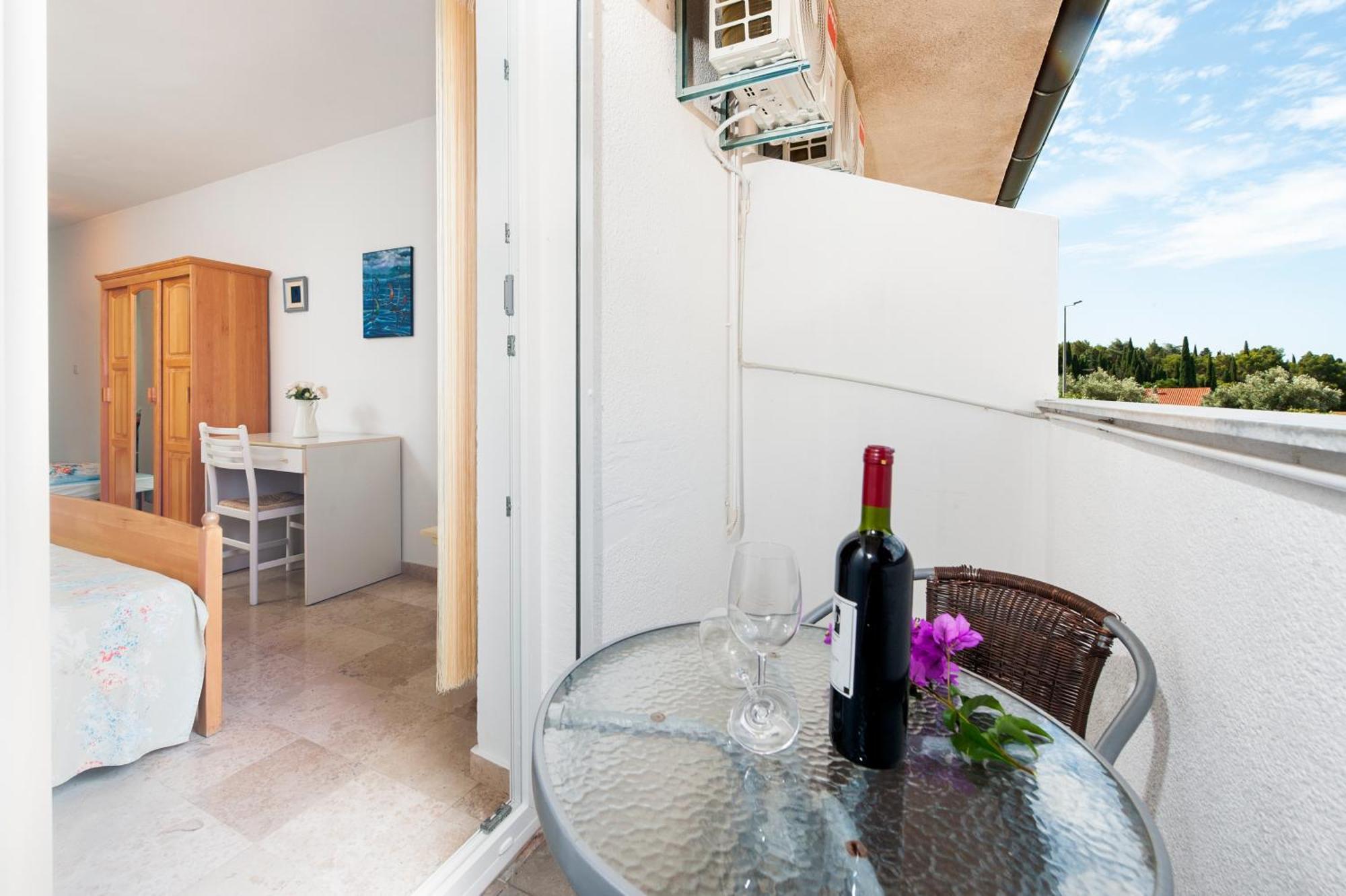 Luna Tsuki Seven Aparthotel Rovinj Exterior photo