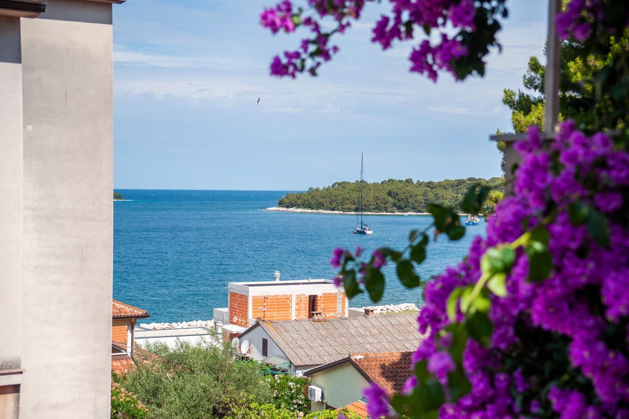 Luna Tsuki Seven Aparthotel Rovinj Exterior photo